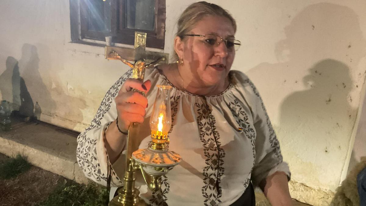 Diana Șoșoacă s-a filmat în cabina de vot. Poliția verifică încălcarea legii