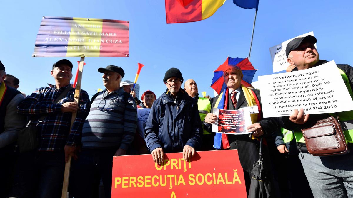 PSD și PNL vor înapoi voturile militarilor