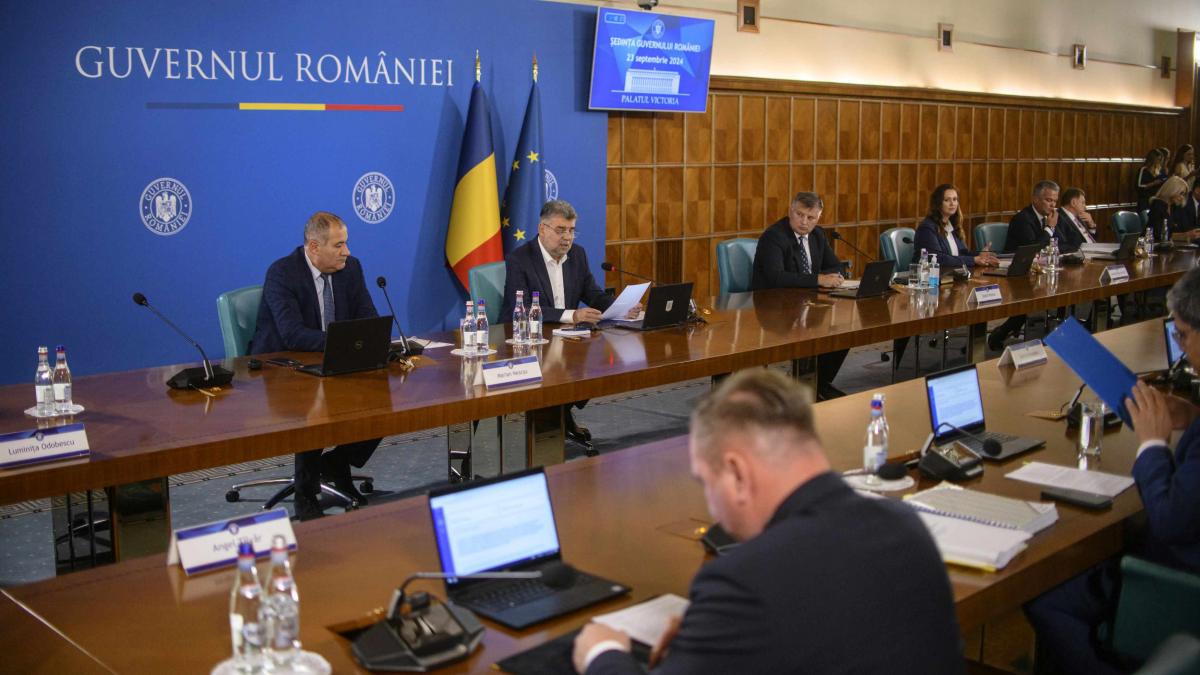 Guvernul răspunde până luni la obiecțiile Avocatului Poporului privind pensiile militare
