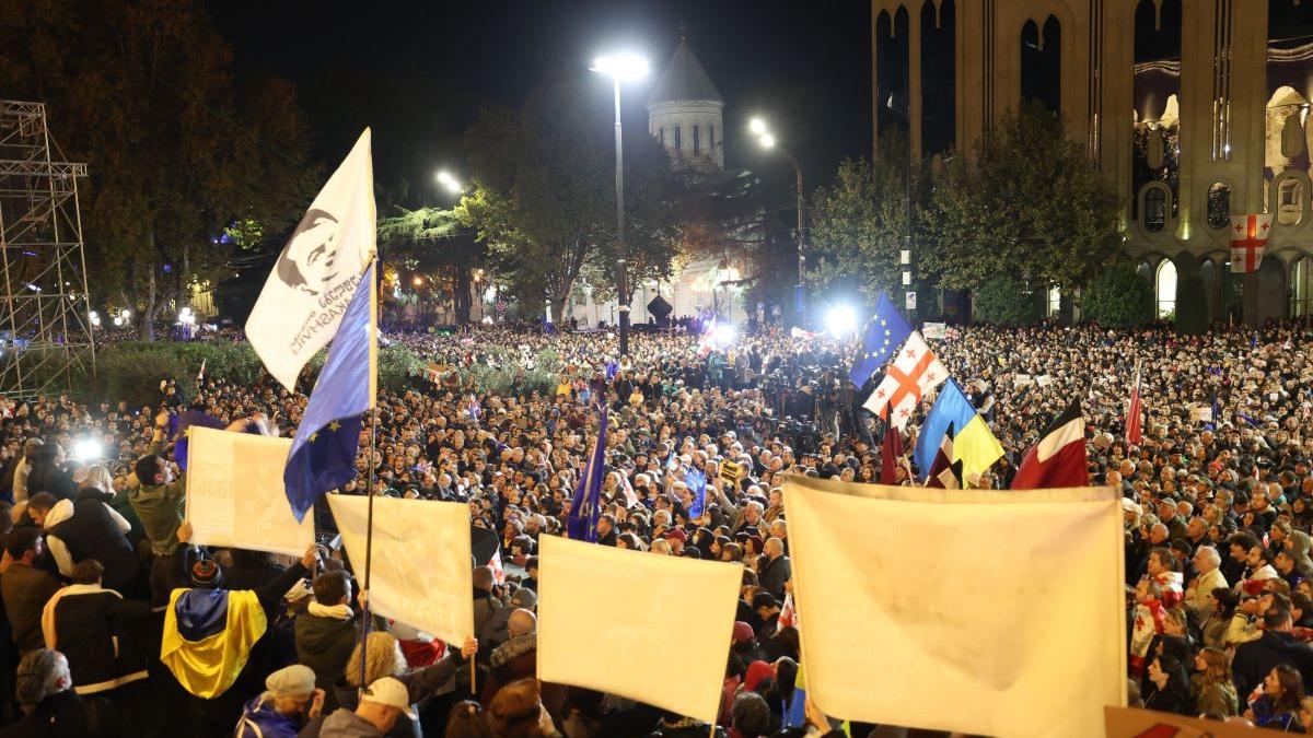 UPDATE Proteste în Georgia față de oprirea negocierilor de aderare la UE. Premierul de la Tbilisi spune că nu va permite o revoluție