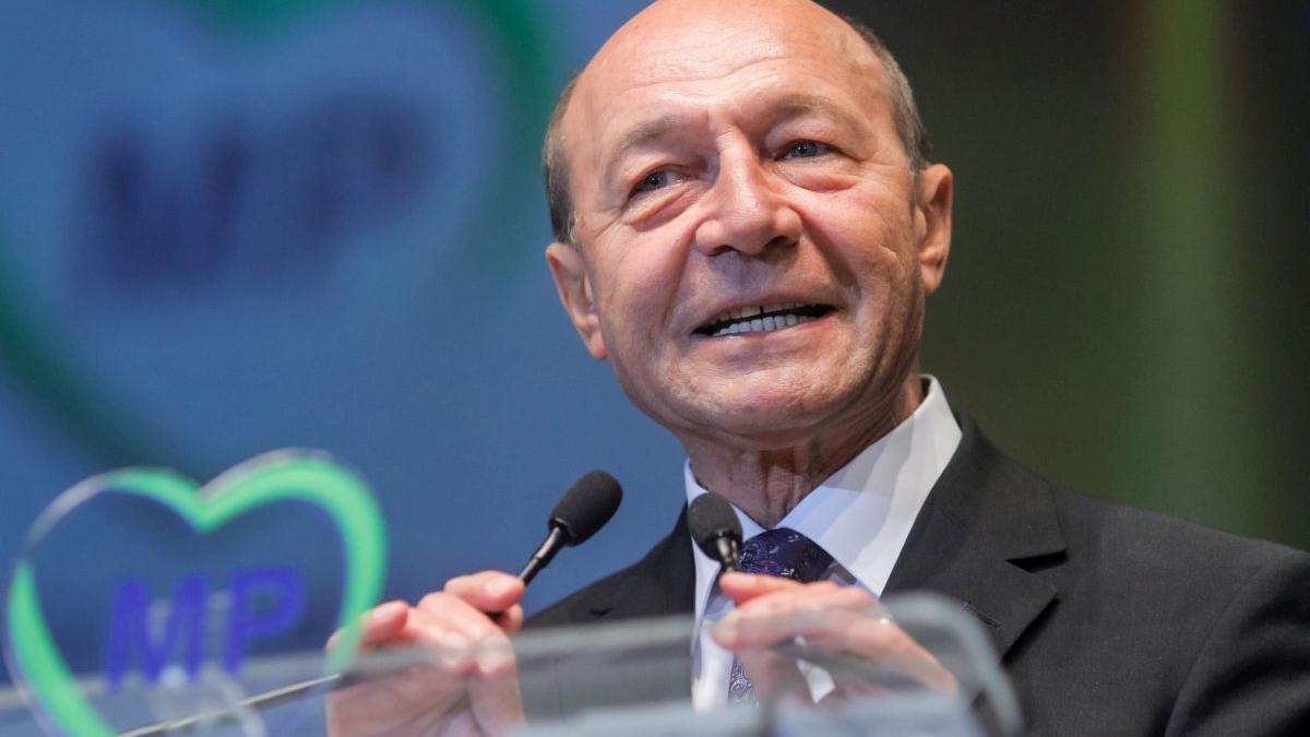 Traian Băsescu: &quot;Românii să aleagă conducători care vor să menţină cursul actual al țării&quot;