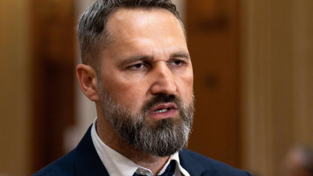 Doi deputați ex-AUR, inspirați de Rusia pentru un proiect de lege