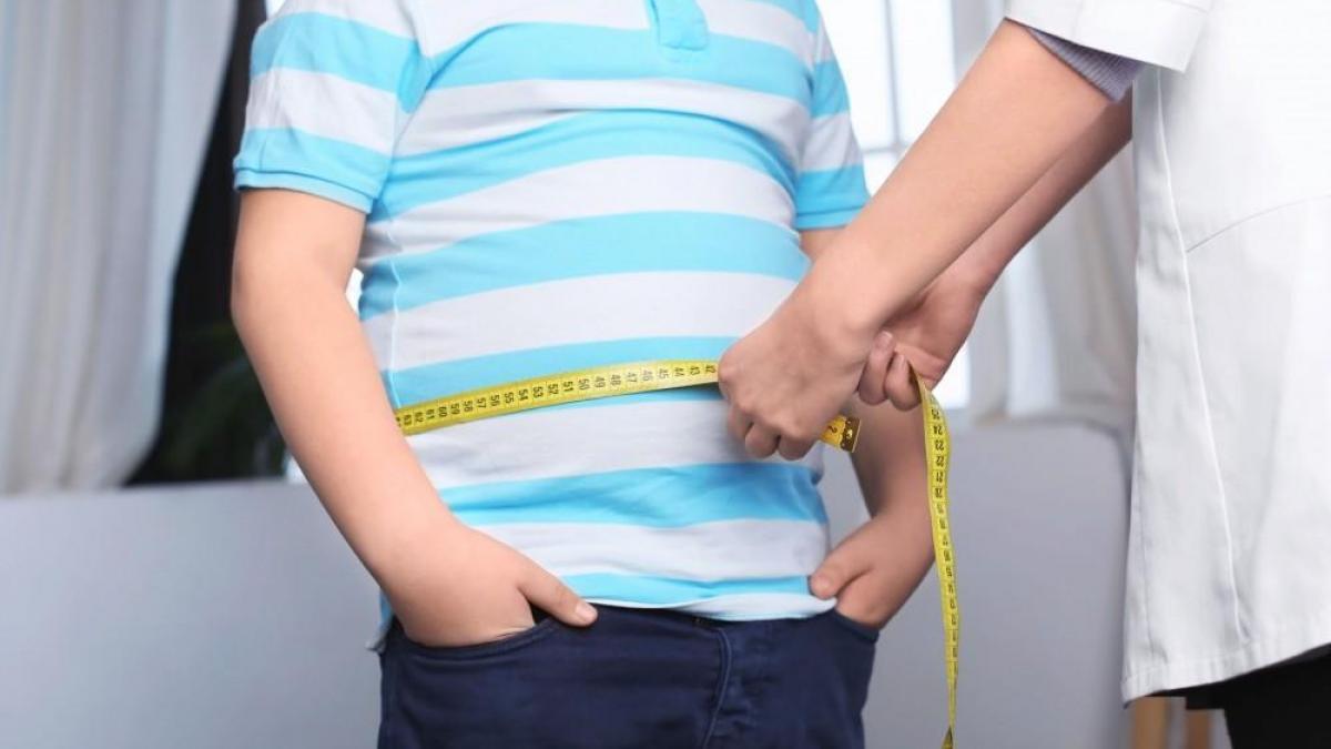 O nouă listă a alimentelor interzise școlarilor. Ce recomandări face Ministerul Sănătății