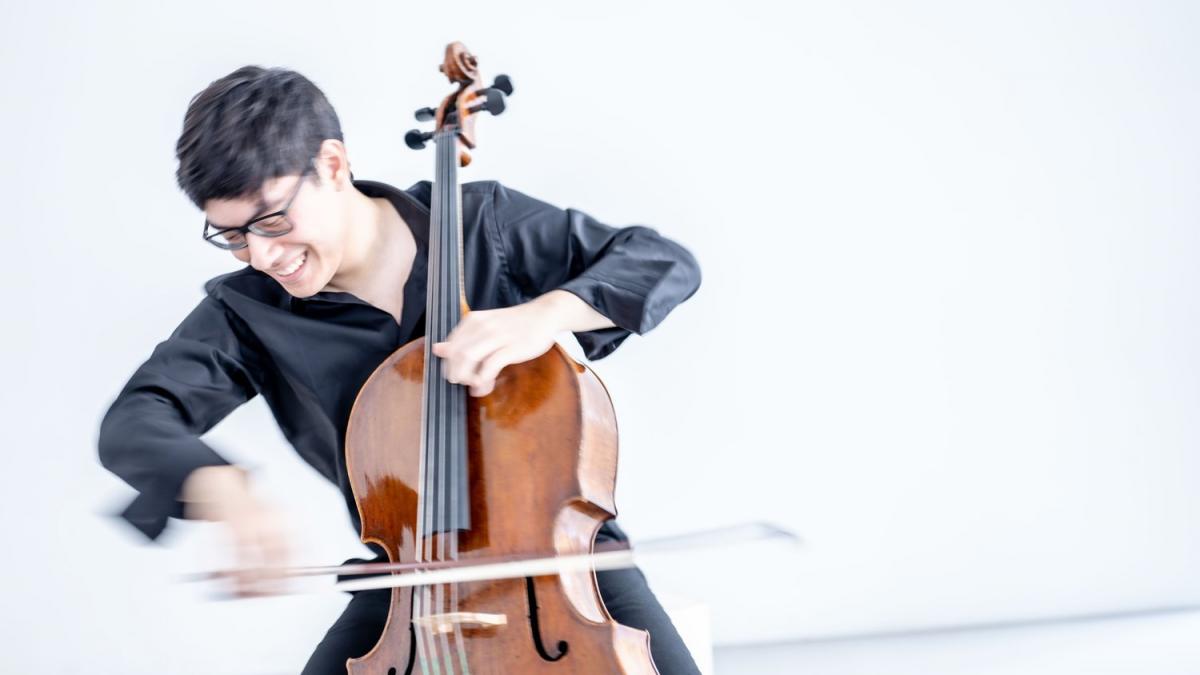 Zlatomir Fung, câștigătorul concursului George Enescu și cel mai tânăr violoncelist care a câştigat Concursul Ceaikovski va concerta pe scena Ateneului Român pe 12 și 13 decembrie