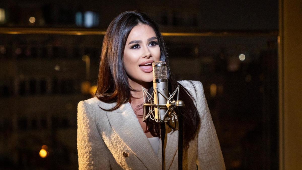 Soprana Paula Crișan a pregătit fanilor săi „Cel mai frumos cadou”, în duet cu Keo