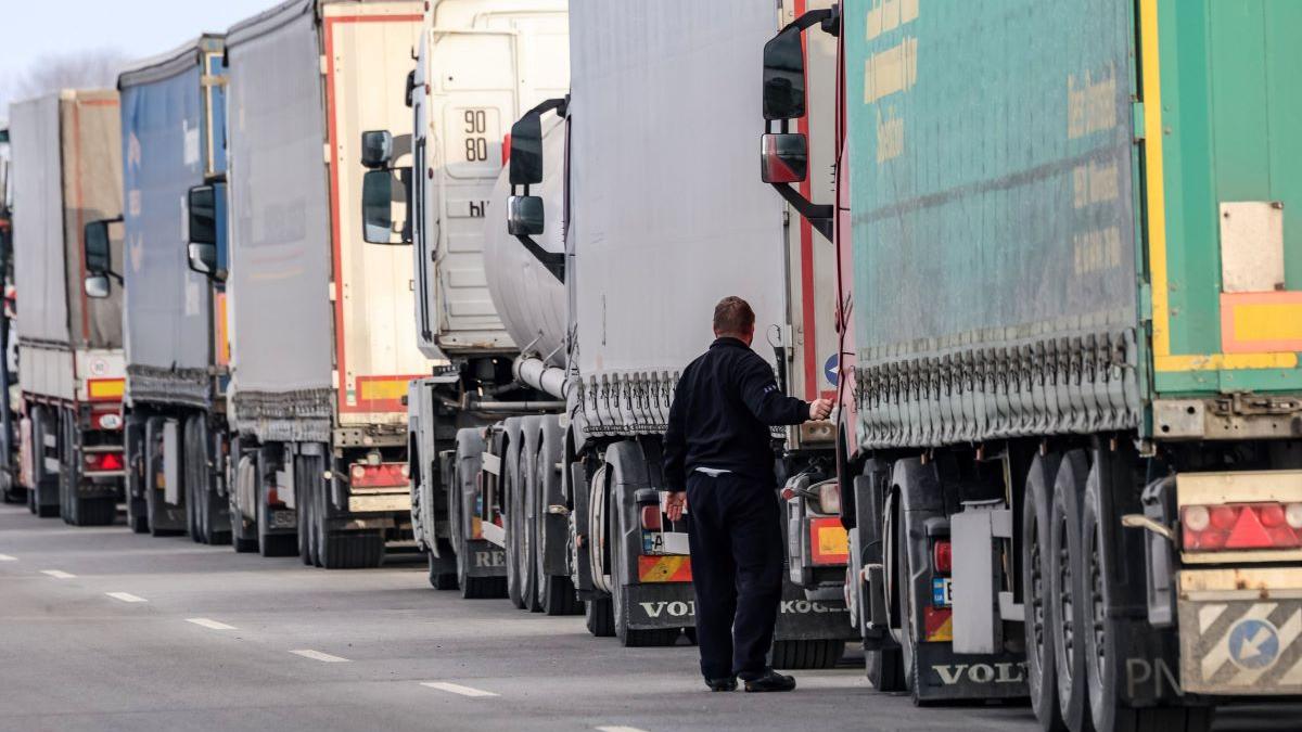 Devenim groapa de gunoi a Europei! Afacerile ilegale cu deșeuri pot depăși un miliard de euro pe an, după intrarea în Schengen