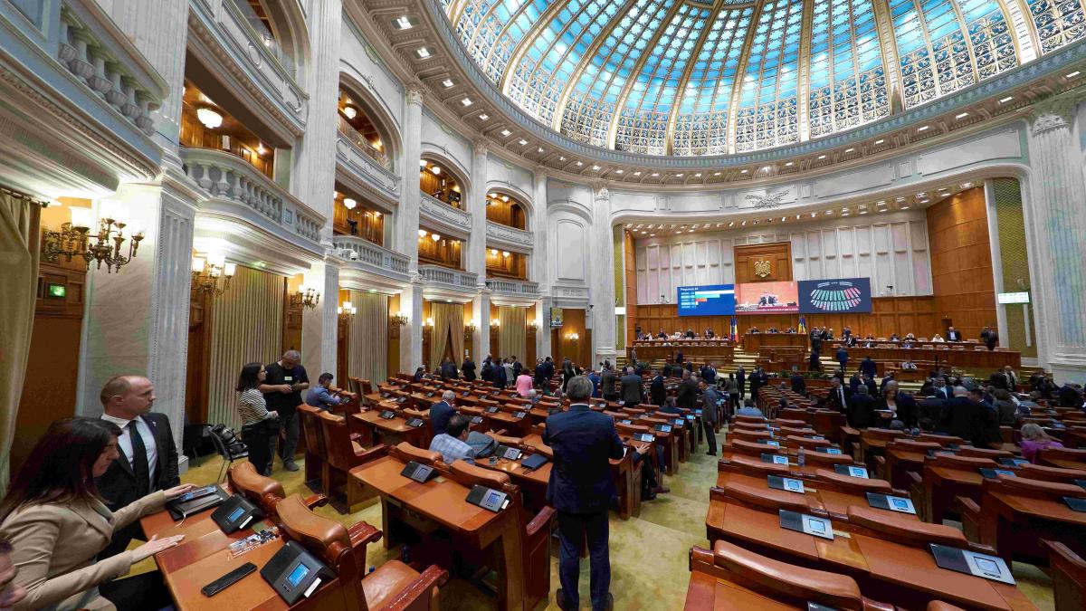 Partide „iepure” și partide „balama”, apărute la vreme de campanie electorală. România, țara tuturor posibilităților politice 
