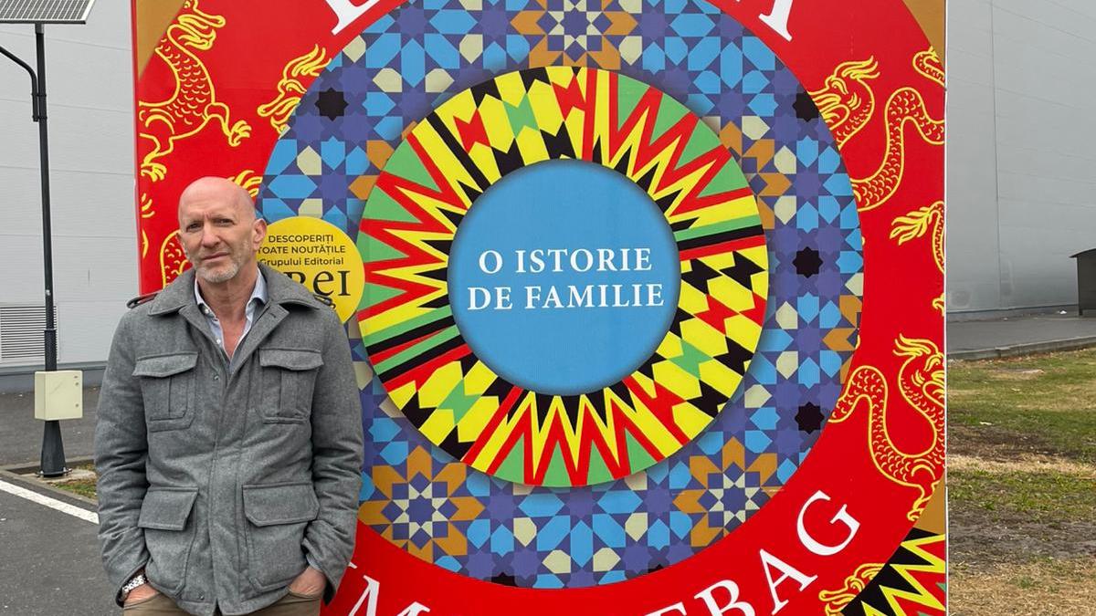 „Românii sunt atât de culți, de bine informați, de citiți. Dumnezeu să te binecuvânteze, România!”. Șuetă cu istoricul britanic Simon Sebag Montefiore 