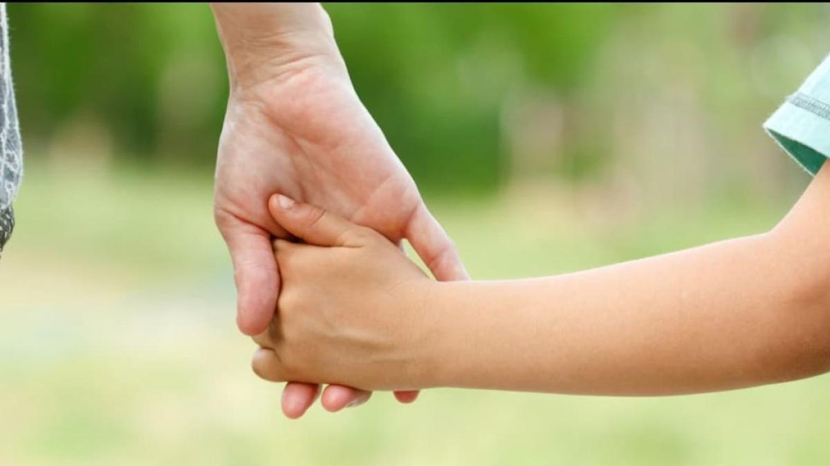 Lege promulgată! Asistenţii maternali trebuie să aibă studii liceale sau să fi absolvit o şcoală profesională