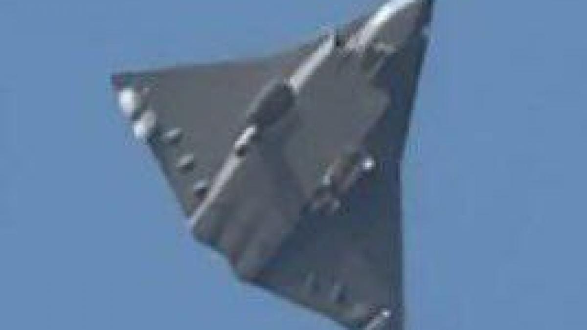 Noile avioane militare chineze uimesc lumea: Fără coadă și cu un design extrem de original