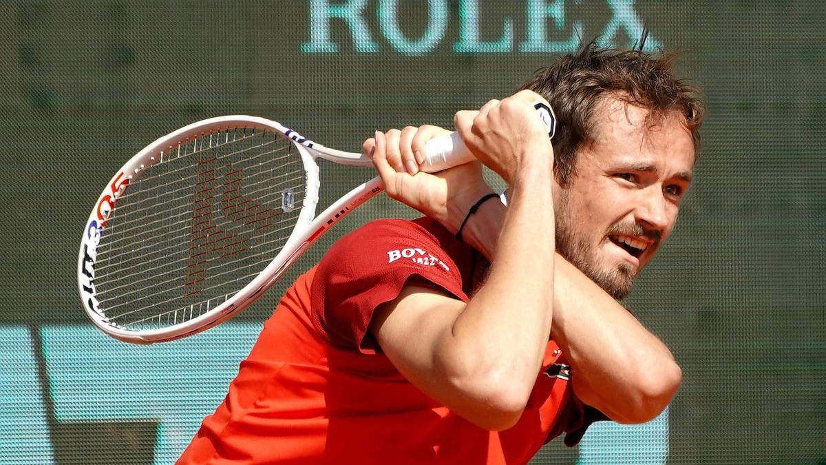 Daniil Medvedev și-a ieșit din minți la Australian Open! A lovit puternic cu racheta de fileu, în timpul partidei cu Kasidit Samrej