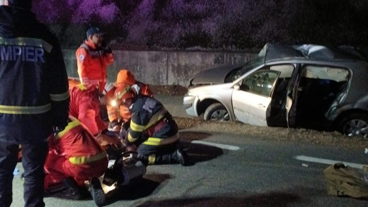 Accident pe DN 6, Mehedinți: Coliziune între două autoturisme și un TIR. O persoană a fost rănită