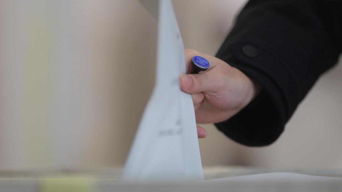 Românii din Diaspora se pot înscrie să voteze la o secție din străinătate sau prin corespondență