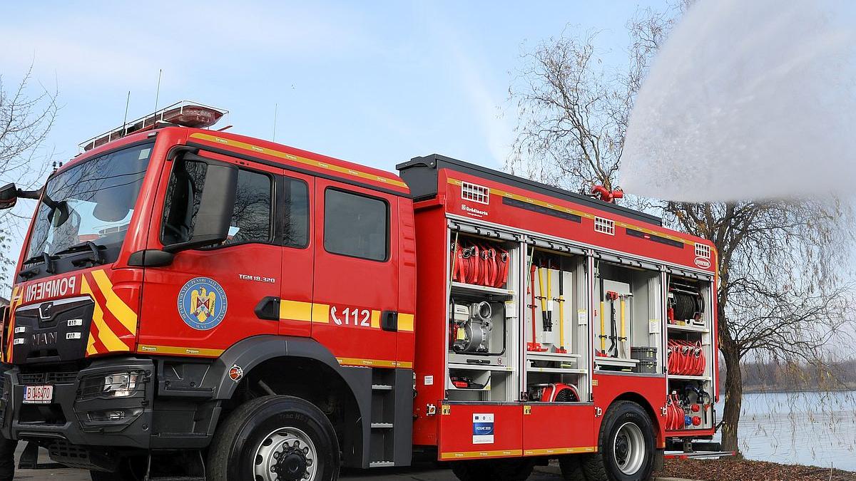 Incendiu de proporții la o clădire de birouri din Slatina. Mesaj Ro-Alert