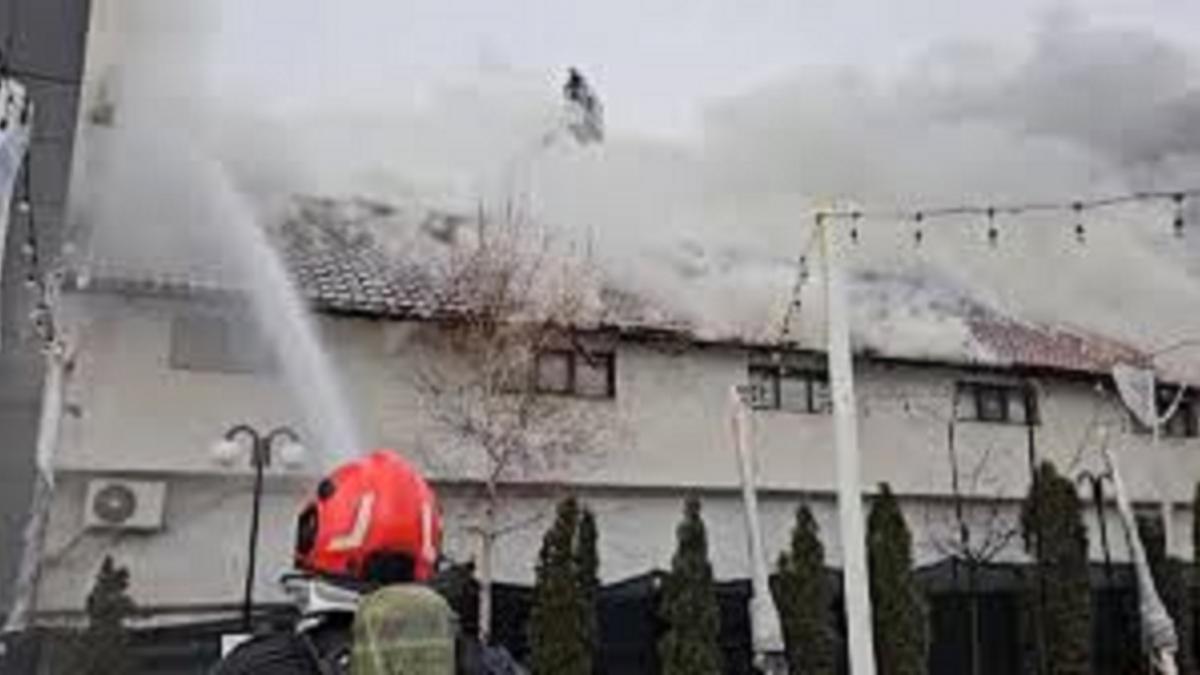 Incendiu de proporții la o clădire de birouri din Slatina. Mesaj Ro-Alert