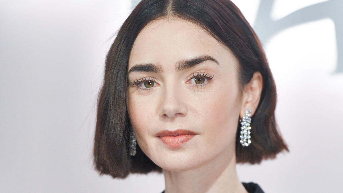 Actriţa Lily Collins anunţă naşterea primului copil cu ajutorul unei mame surogat