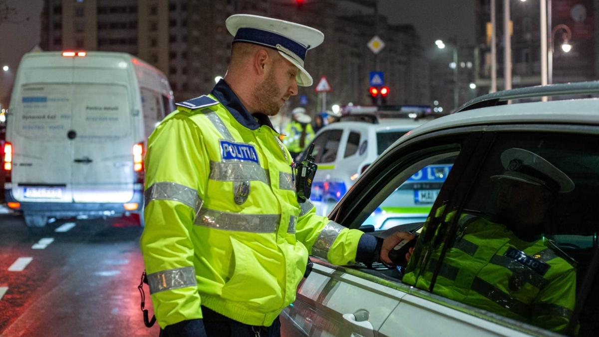 Agent de poliție care a cerut mită să rezolve un dosar pe lângă procuror, trimis în judecată