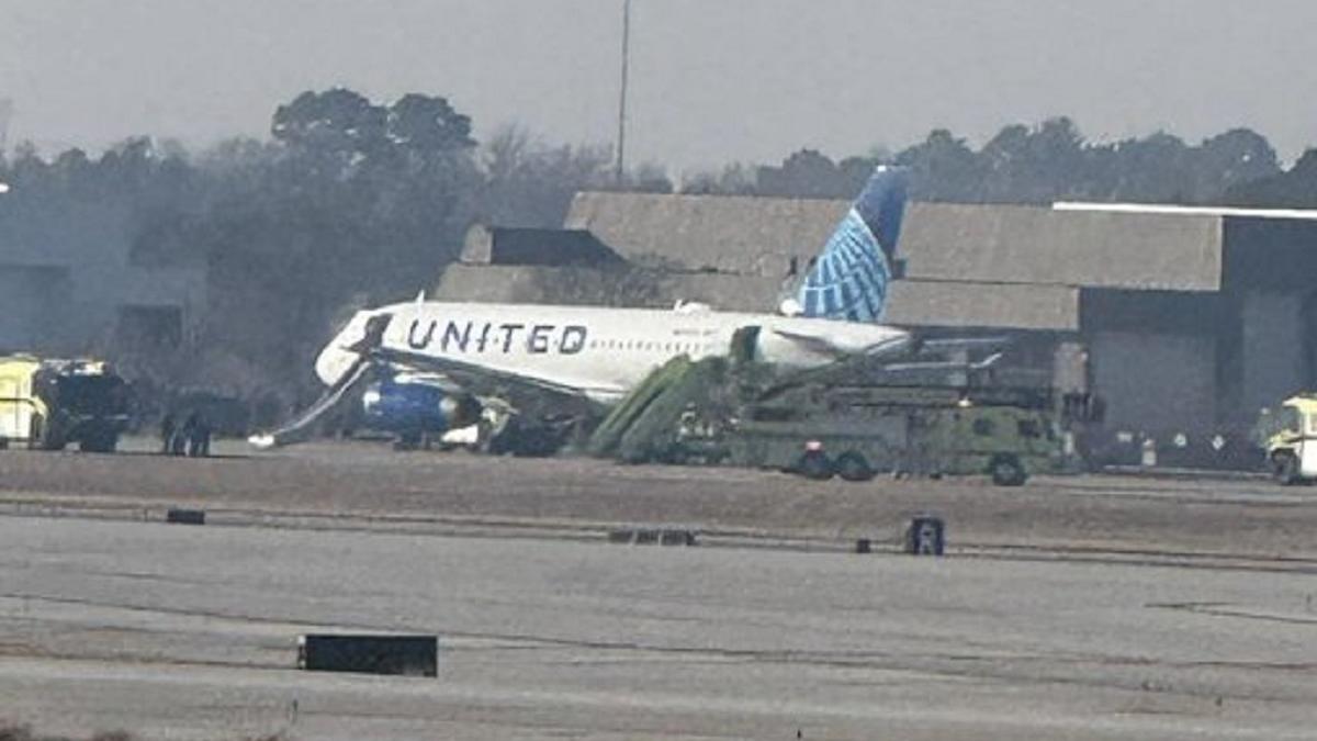 houston 100 pasageri evacuati avion probleme tehnice incendiu