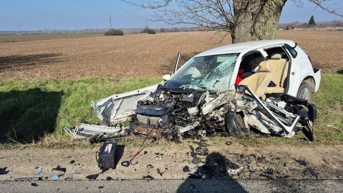 Accident grav în Arad: Trei persoane încarcerate după o coliziune între două autoturisme