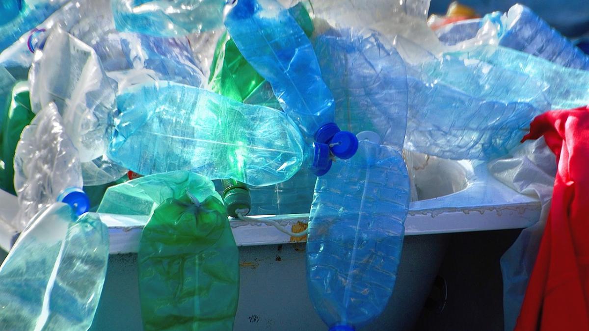 De trei ori infringement pentru România: Întârziere la plata facturilor de către stat, plasticul și energia regenerabilă 