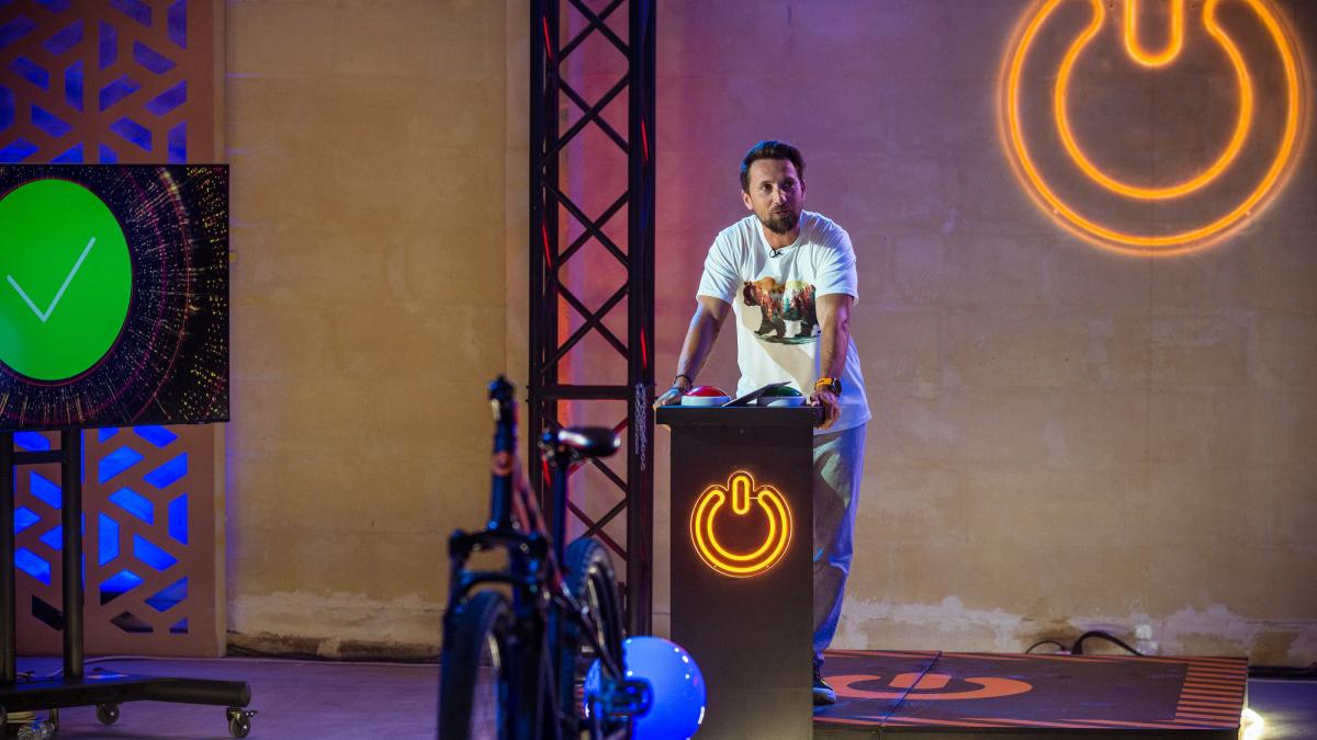 Începe o nouă săptămână, la Power Couple! Diseară, ”la proba fetelor, în priză vor fi băieții. Ei vor pedala, ele îi vor ține la curent”