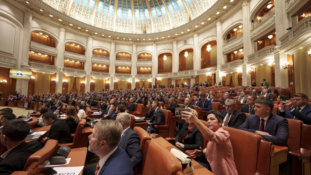 Un sfert din parlamentarii României au în posesie personală comori de peste 6 milioane de euro