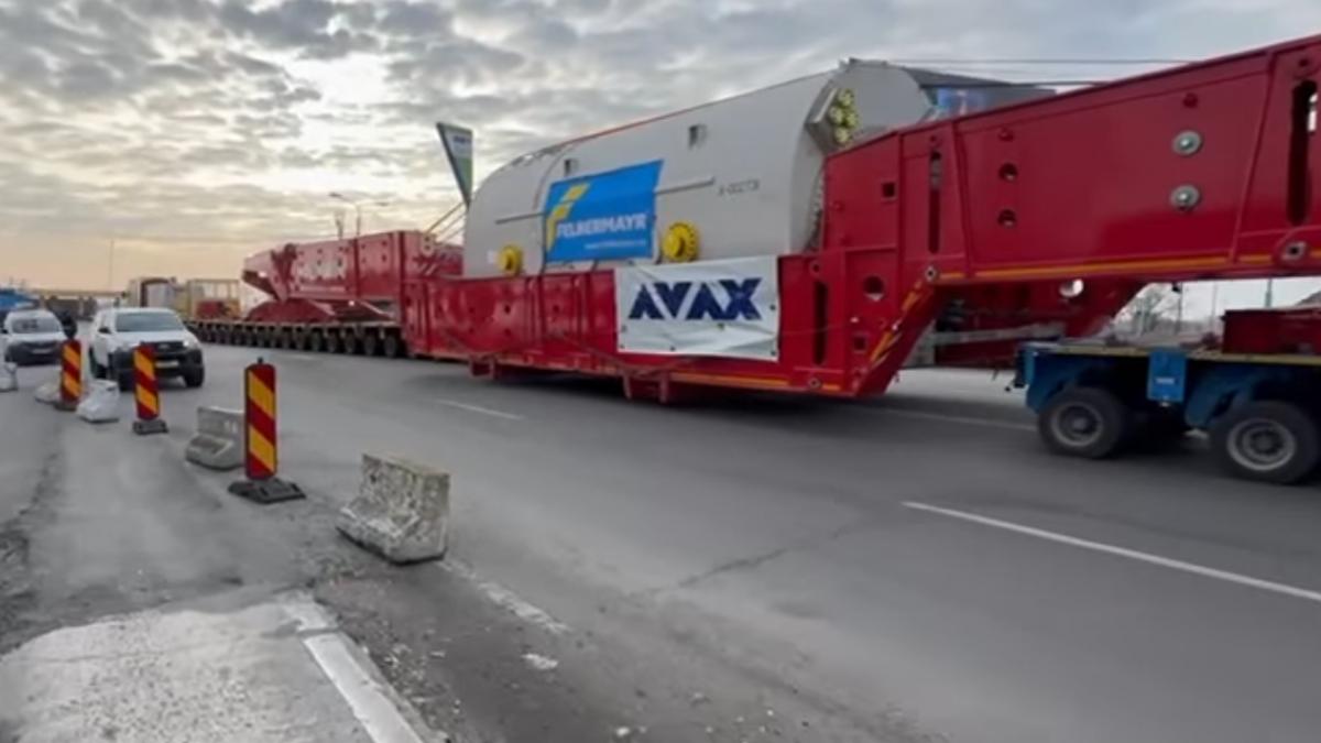 turbina gigant termocentrala mintia traverseaza romania