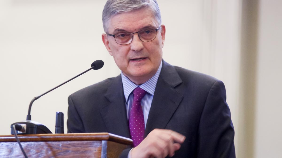 Daniel Dăianu: Inteligenţa artificială trebuie reglementată pentru a nu se transforma într-o altă ameninţare existenţială