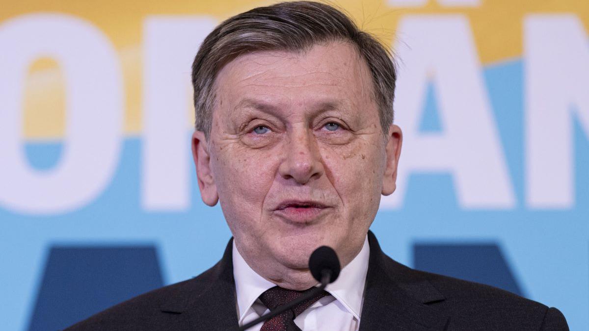 Crin Antonescu spune că va depune candidatura duminică