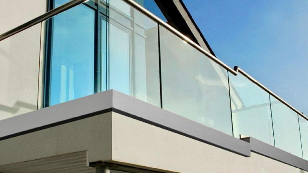 Montaj Balustrada Sticla – Soluția Modernă pentru Siguranță și Design interior