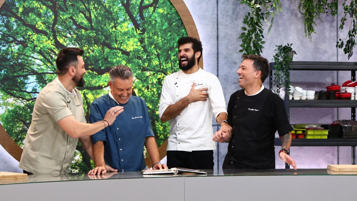Noul sezon Chefi la cuțite începe în forță diseară, de la 20:30, la Antena 1: jurații se întrec pentru o nouă amuletă și întâlnesc concurenți cu experiențe de viață uluitoare