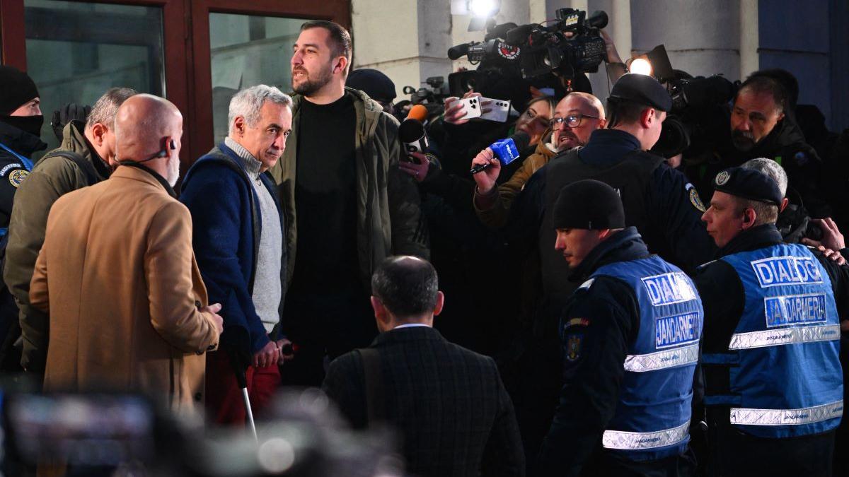 Joaca de-a „candidatura” a lui Călin Georgescu se poate solda, pentru „suveranist” și complicii săi, cu 812 ani de pușcărie