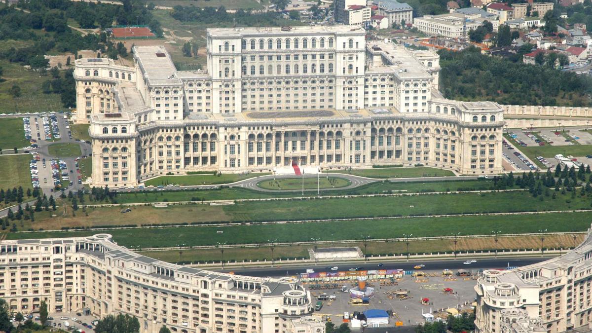 Ce nereguli a găsit ANPC la restaurantul din Palatul Parlamentului