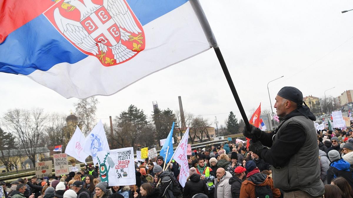 incidente grave proteste serbia masina intrat multime mai multe persoane retinute
