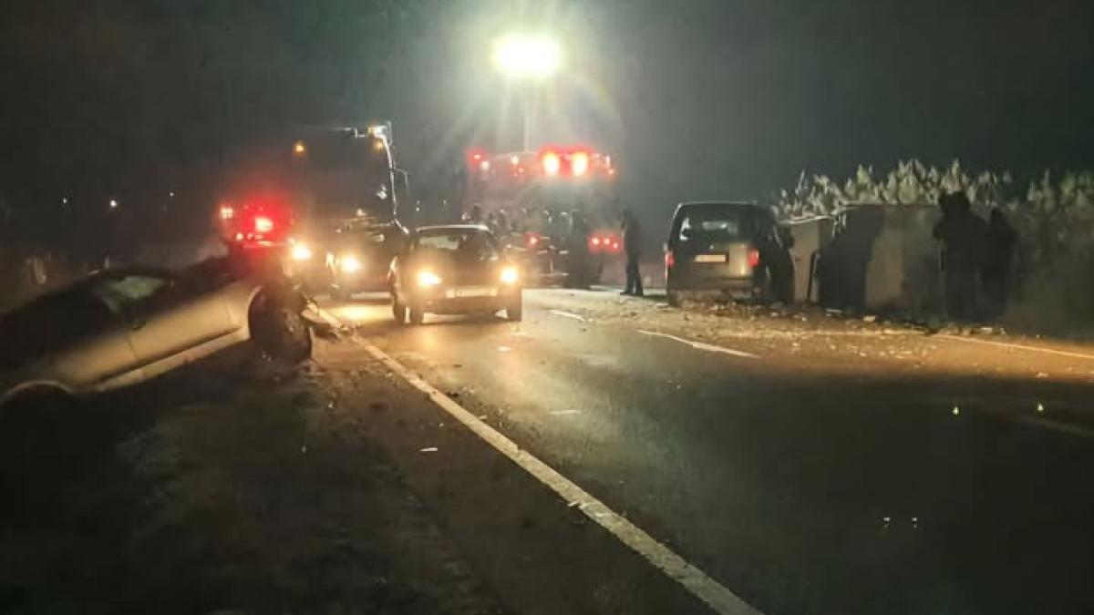 Accident grav pe DN7. Au fost implicate un camion și un autoturism