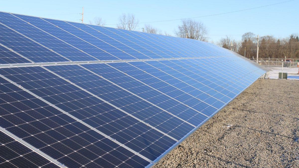 Interesul românilor pentru panouri fotovoltaice a crescut de două ori de la începutul anului 