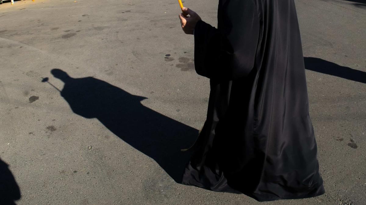 Falșii călugări, rabini sau popi ar putea ajunge după gratii