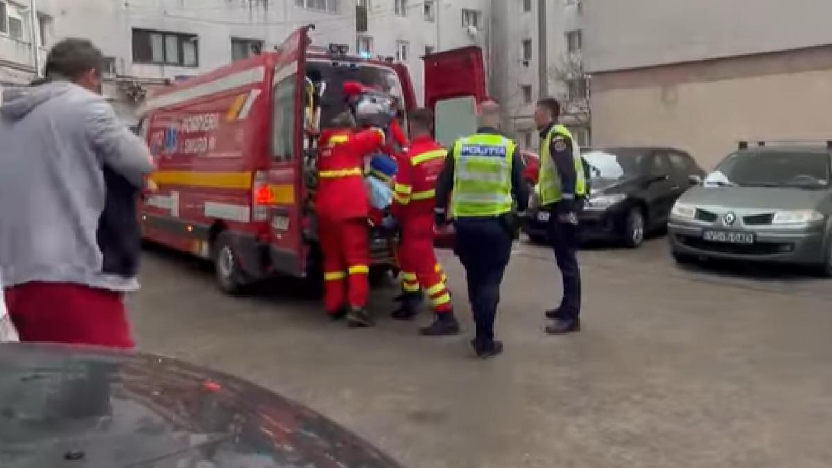 Tragedia dimineții, la Vaslui: O femeie este în stare critică după ce a căzut de la etajul 4 al unui bloc