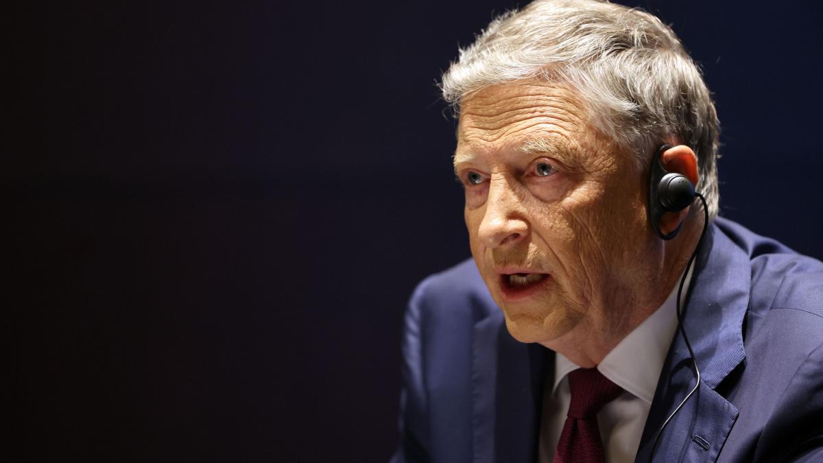 Bill Gates crede că inteligența artificială va înlocui doctorii și profesorii în următorul deceniu