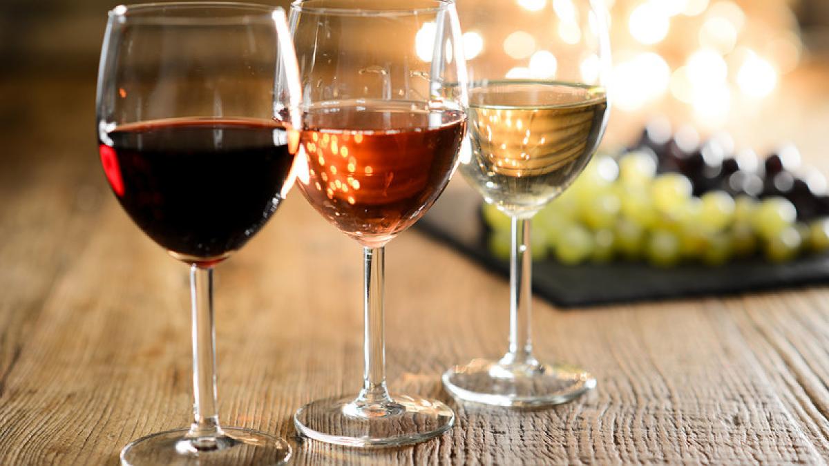 Vin roșu, alb sau roze? Cum să alegi vinul perfect pentru orice ocazie