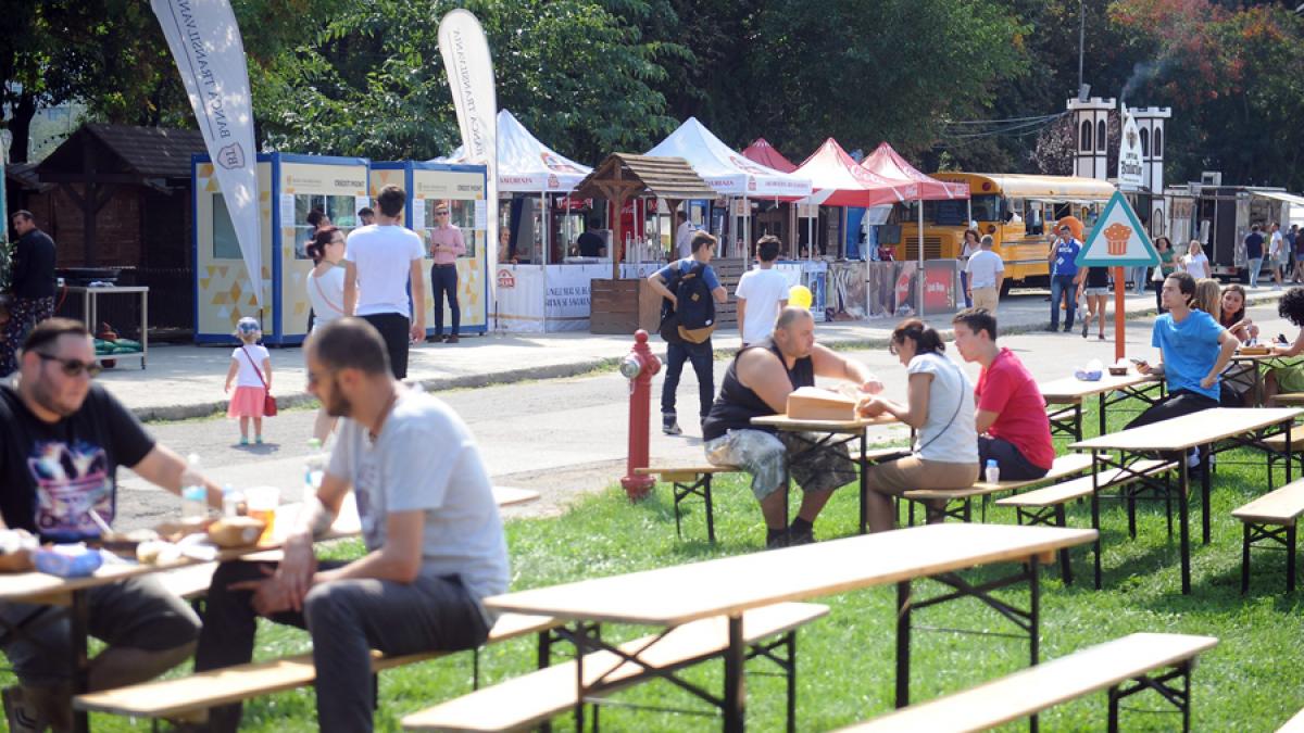 Piață volantă de Florii în fața sediului primăriei și 'Street Food Festival' pe bulevardul Kiseleff