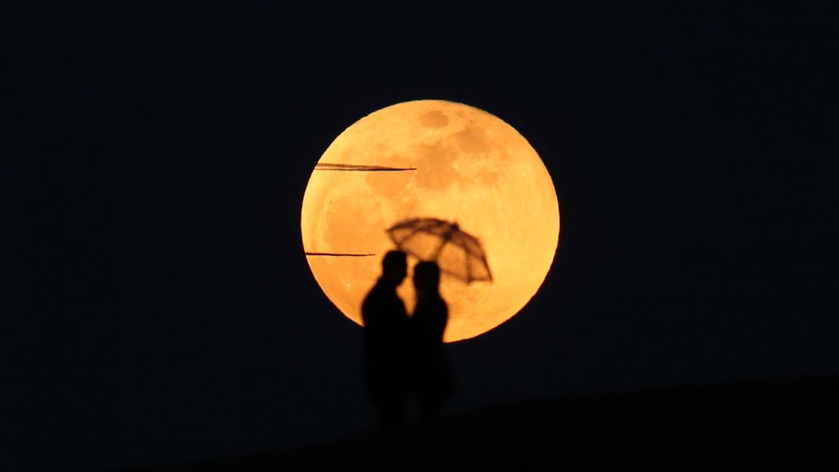 Luna plină în Balanță, 12 aprilie 2025. Schimbări în dragoste pentru toate zodiile