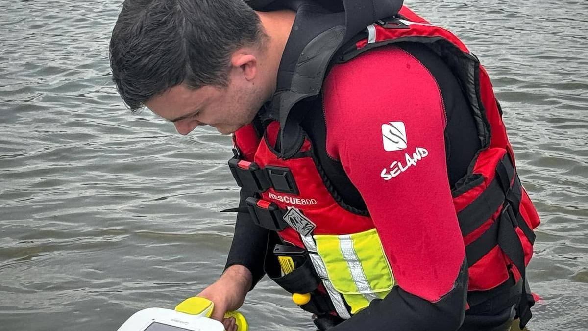 Scafandrii au găsit cadavrul pompierului dispărut în lacul Siriu
