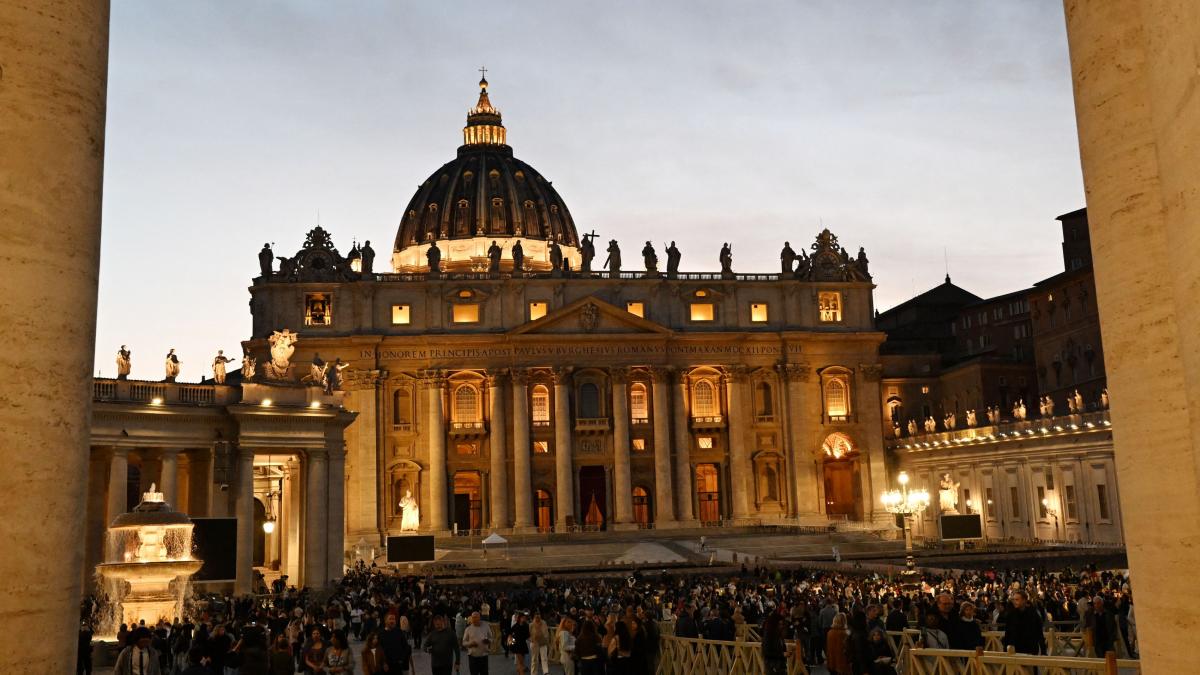 Bazilica Sfântul Petru, deschisă noaptea pentru cei care vor să-l omagieze pe Papa Francisc