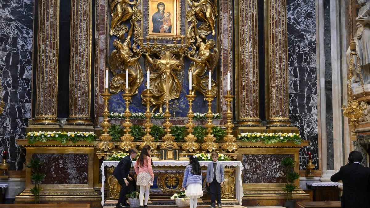 Mormântul Papei Francisc din bazilica Santa Maria Maggiore a fost deschis publicului