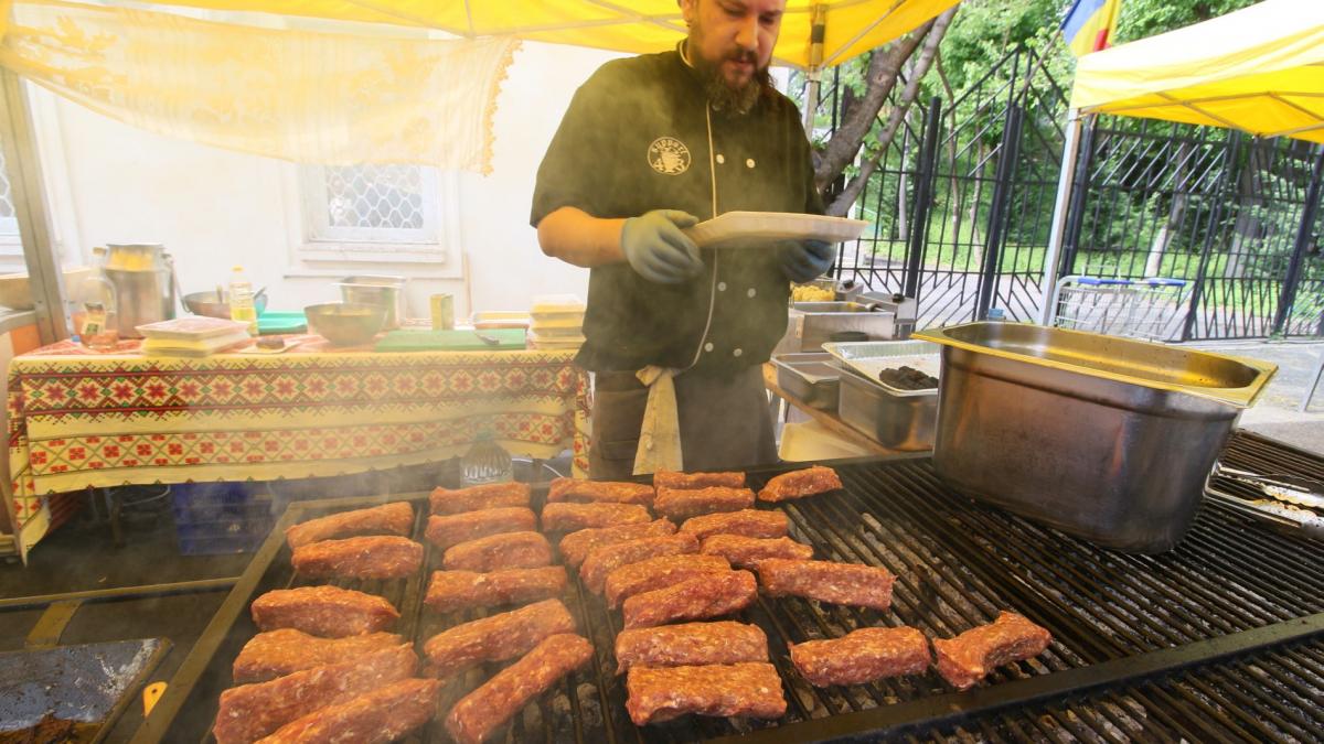 Atenție la carnea de mici. Ce arată rezultatele testelor