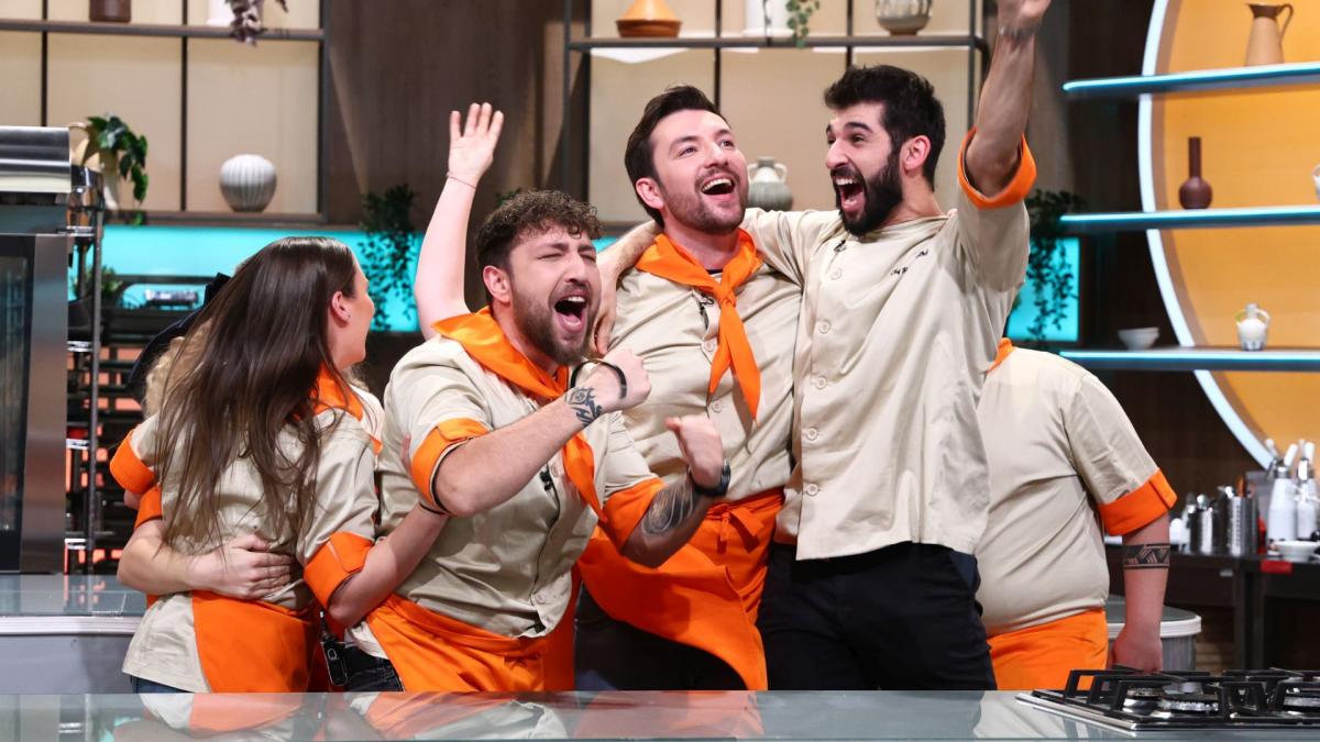 Echipa portocalie, o nouă victorie la Chefi la cuțite. Diseară, cursă culinară nebună: un preparat la fiecare zece minute. Chef Orlando: ”Proba asta este criminală!”