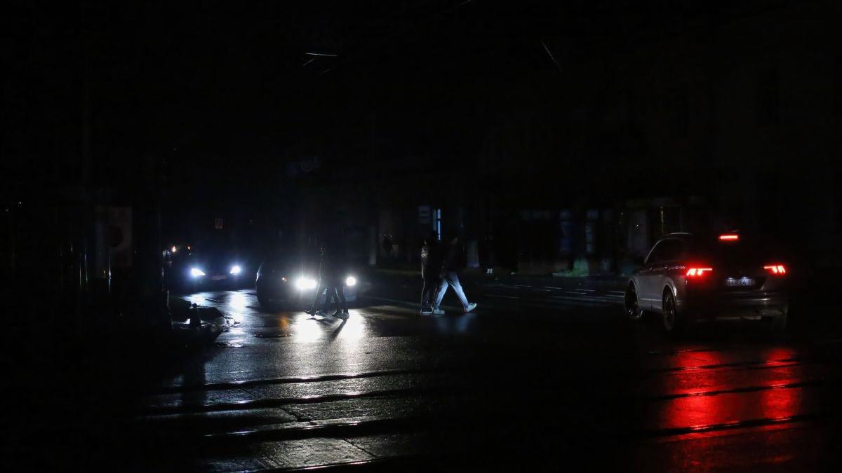 Atenție la pana de curent. Ce trebuie să conțină trusa de urgență