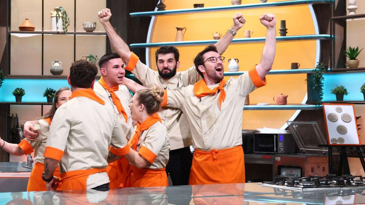 Chefi la cuțite, lider detașat de audiență cu ediția de ieri. Diseară, se schimbă dinamica la bancurile de lucru: amuleta lui Chef Richard aduce trei concurenți din bootcamp