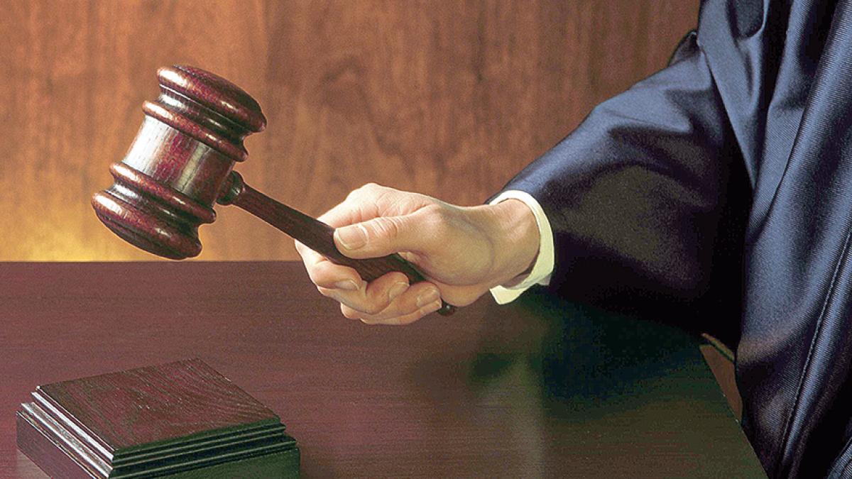 O maşină, o bătaie şi Justiţia care trage de timp cu toate probele în mână